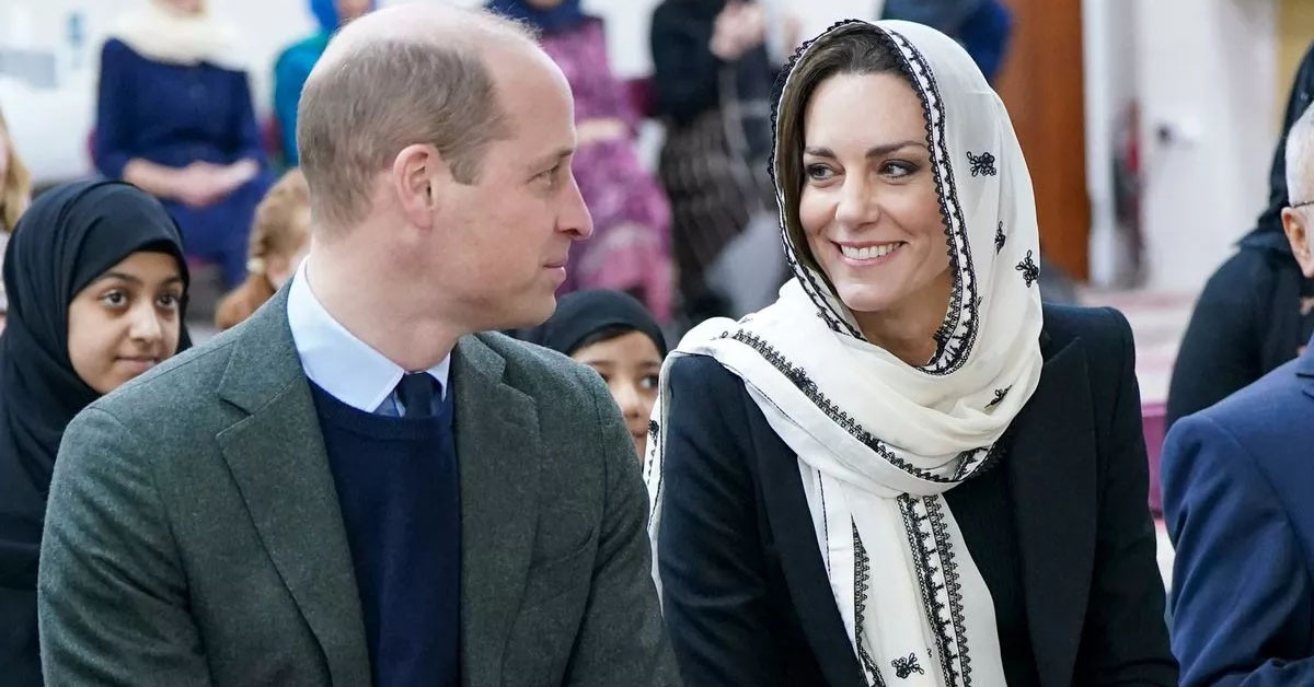 Princess Catherine in a black and white headscarf was spotted by fans at the Islamic center
